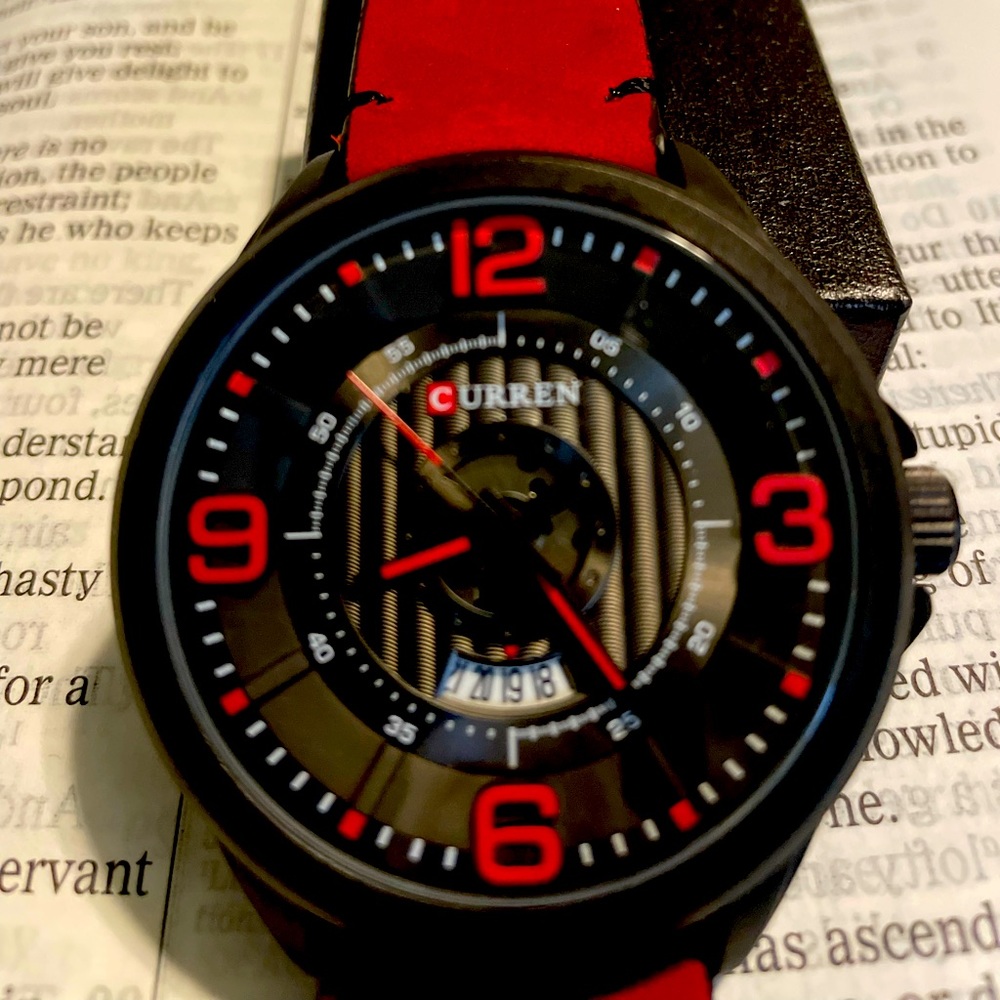 See photos for details.  Men’s Curren.  Quartz Movement.  Water Resistant